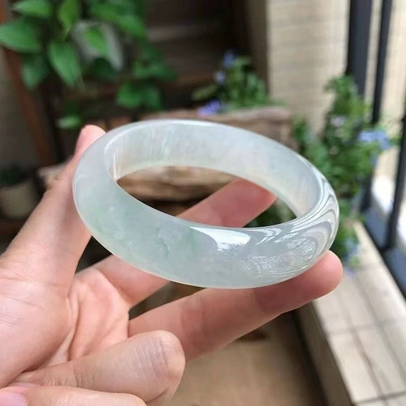 Bracelets - jade women, round shape, translucent, Burmese