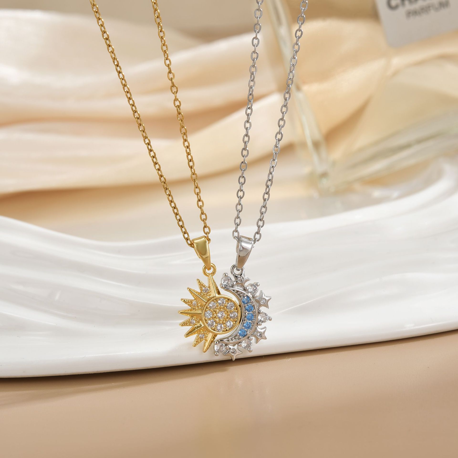 Magnetic Couple Matching Necklaces - Couples Magnetic Necklaces Sun and Moon