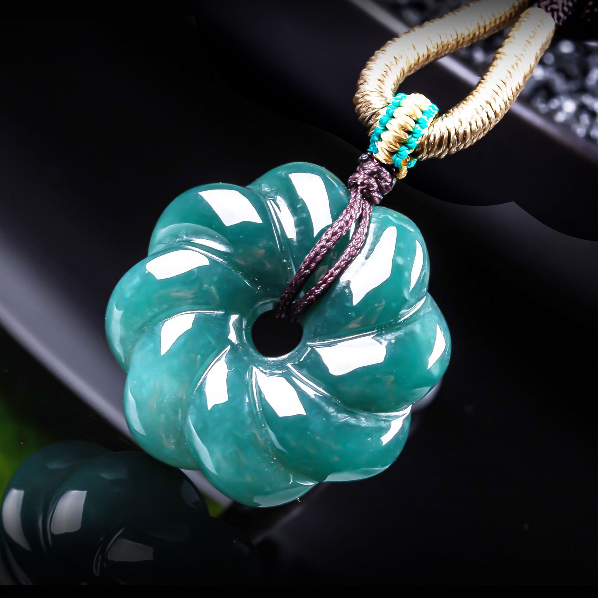 Natural Burmese Jadeite Flower - Necklaces recension och pris