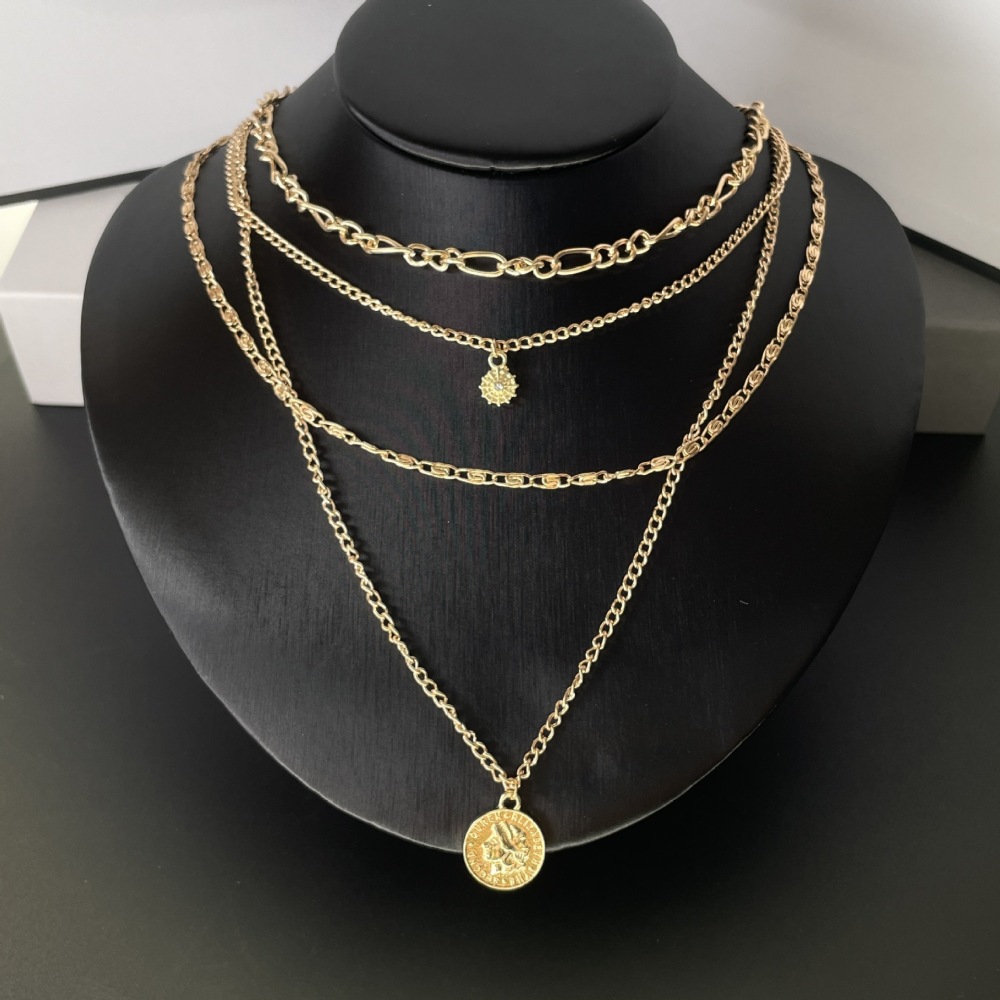 Bohemian Style Portrait Pendan - Layered Pendant Necklace Aesthetic recension och pris