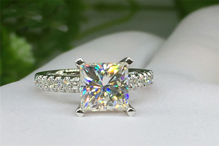 Custom Solid 10K Au417 White G - Moissanite Engagement Ring 1 Carat recension och pris