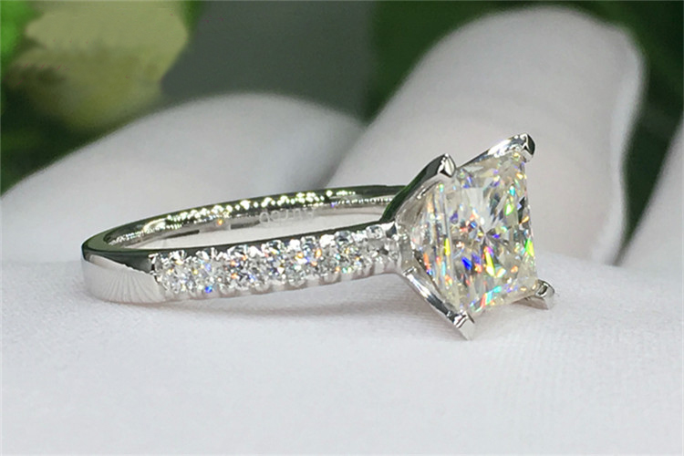 Custom Solid 10K Au417 White G - Moissanite Engagement Ring 1 Carat recension och pris