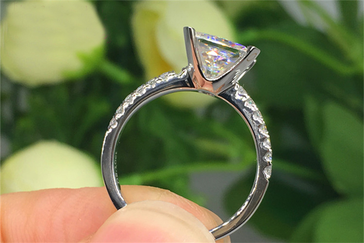 Custom Solid 10K Au417 White G - Moissanite Engagement Ring 1 Carat recension och pris