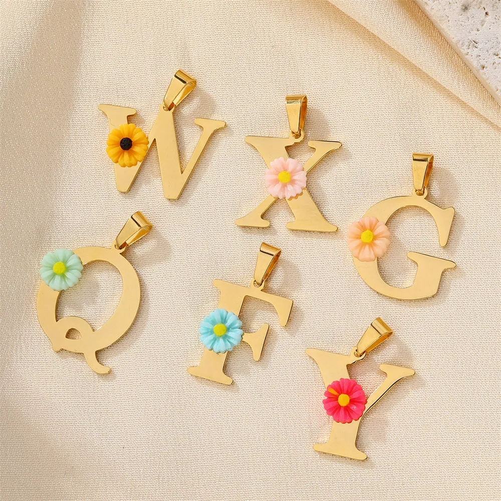 Personalized Daisy Initial Let - Initial Letter Necklace 18K Gold recension och pris