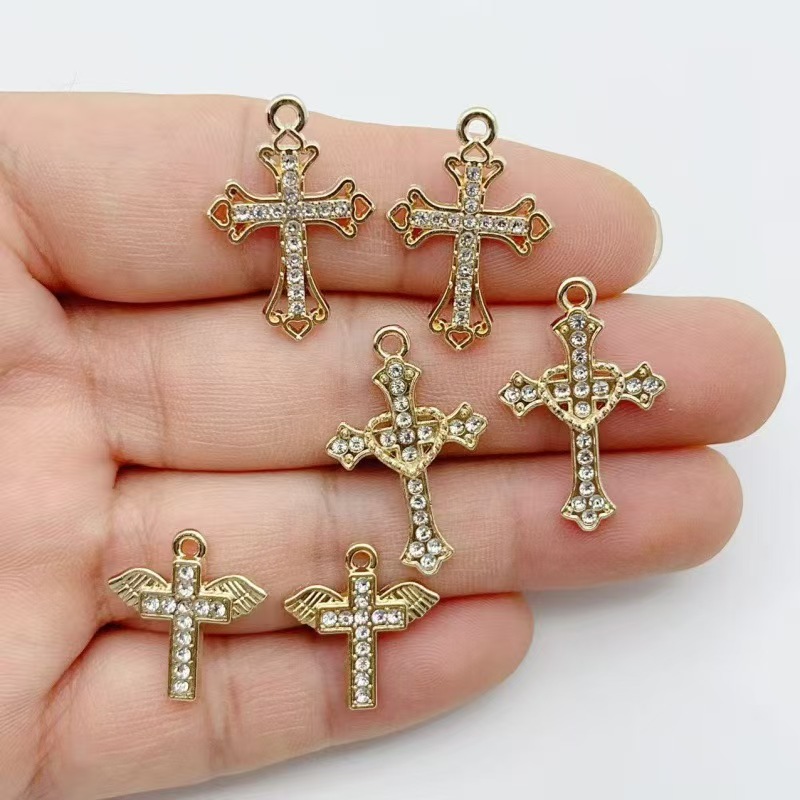 10pcs Diamond studded Gold Cro - Cross Pendant Necklace Gold recension och pris