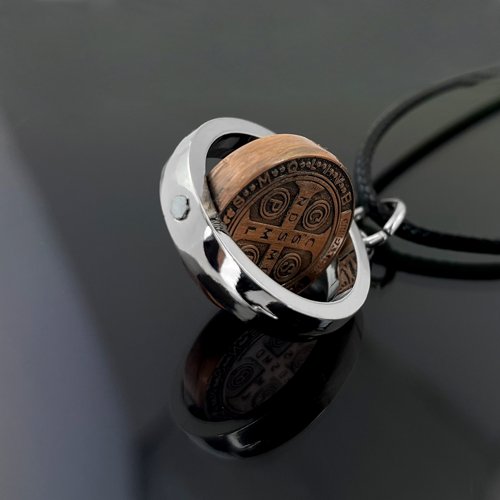 New St Benedict Medal Necklace - Necklaces recension och pris