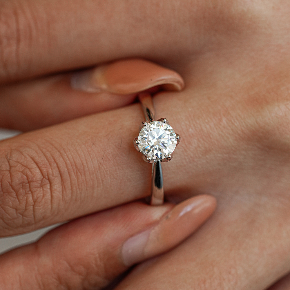 JoyceJelly Classic Six-Claw Mo - Moissanite Engagement Ring 1 Carat recension och pris