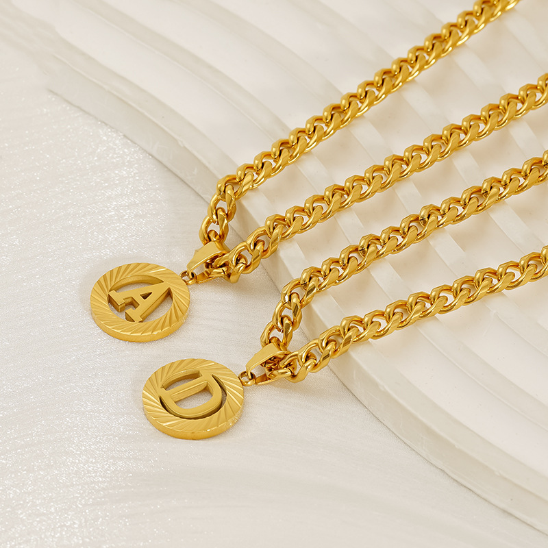 Stainless Steel 5MM Cuban Chai - Initial Letter Necklace 18K Gold recension och pris