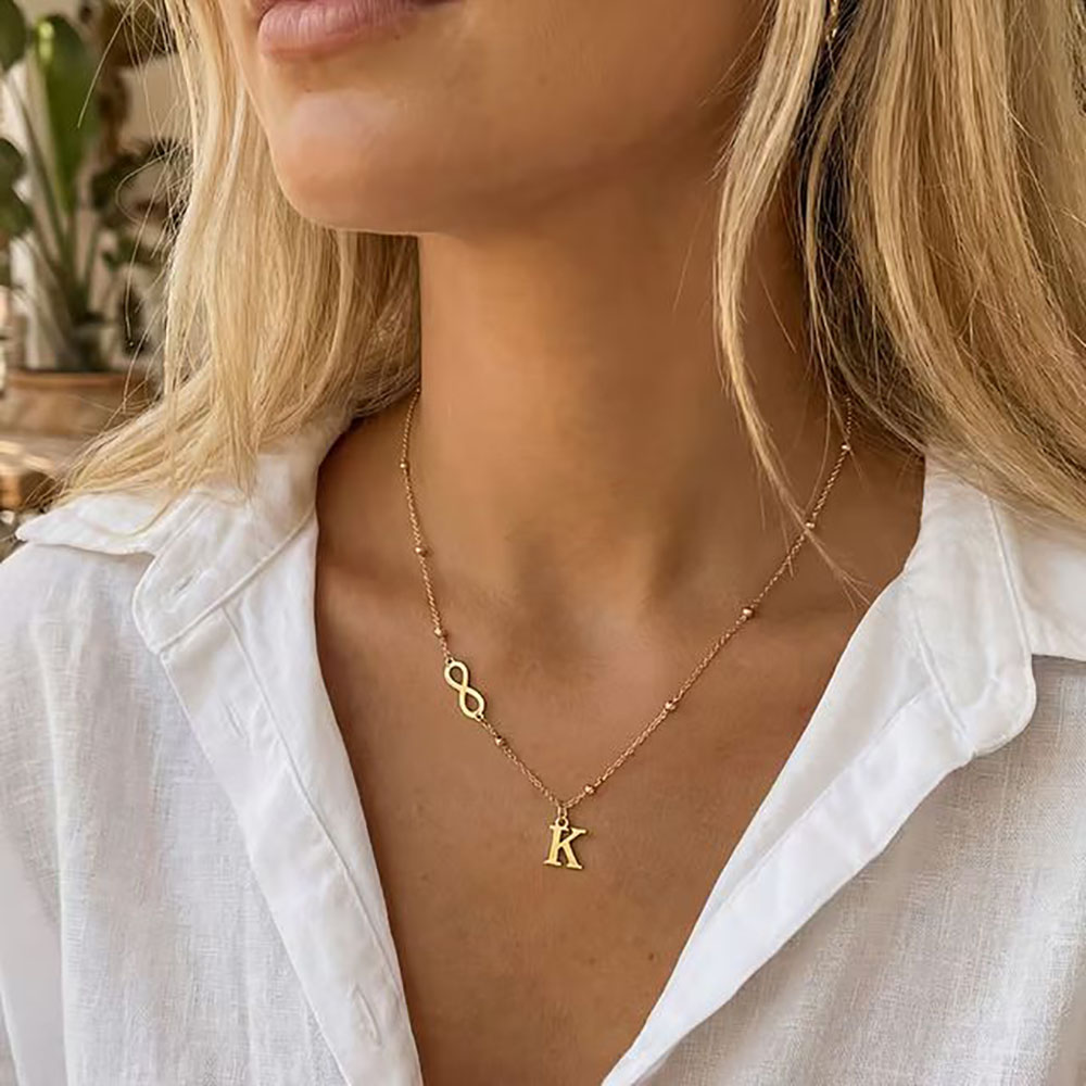 Custom Infinity Symbol Initial - Initial Letter Necklace 18K Gold recension och pris
