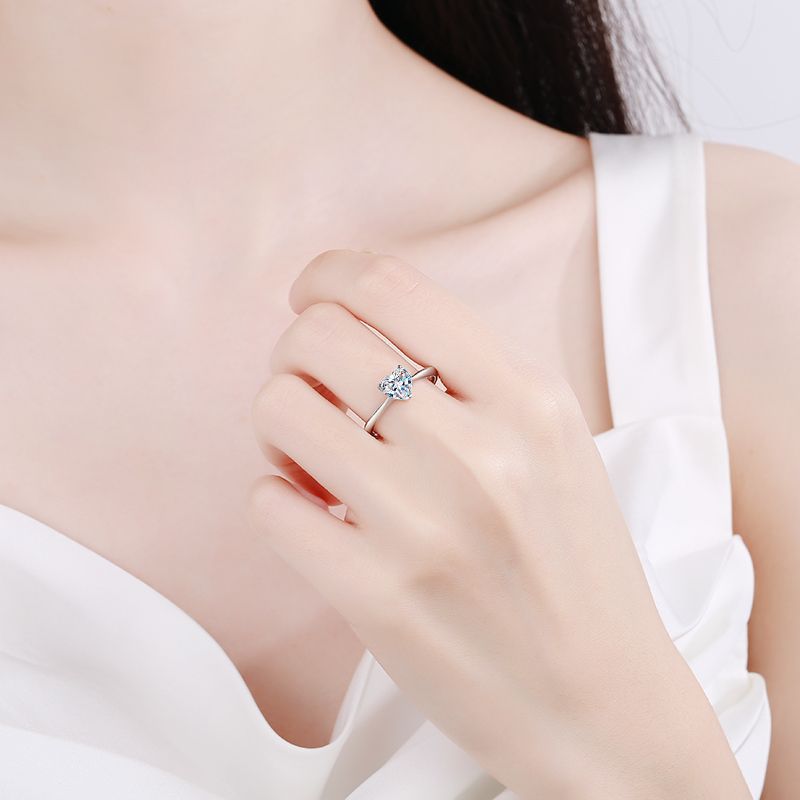 LioraGem 1-Carat Fancy-Shaped  - Moissanite Engagement Ring 1 Carat recension och pris