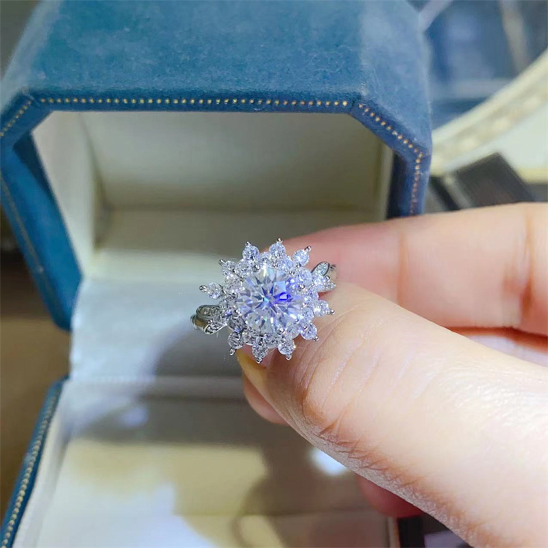 Luxury white gold solid platin - Moissanite Engagement Ring 1 Carat recension och pris
