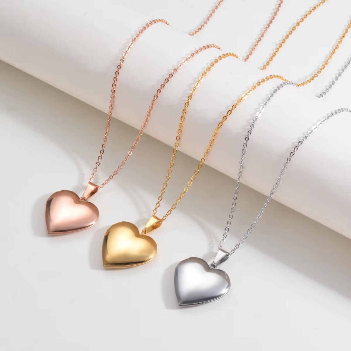 Custom Personalized Heart Birt - Heart Locket Necklace Photo recension och pris