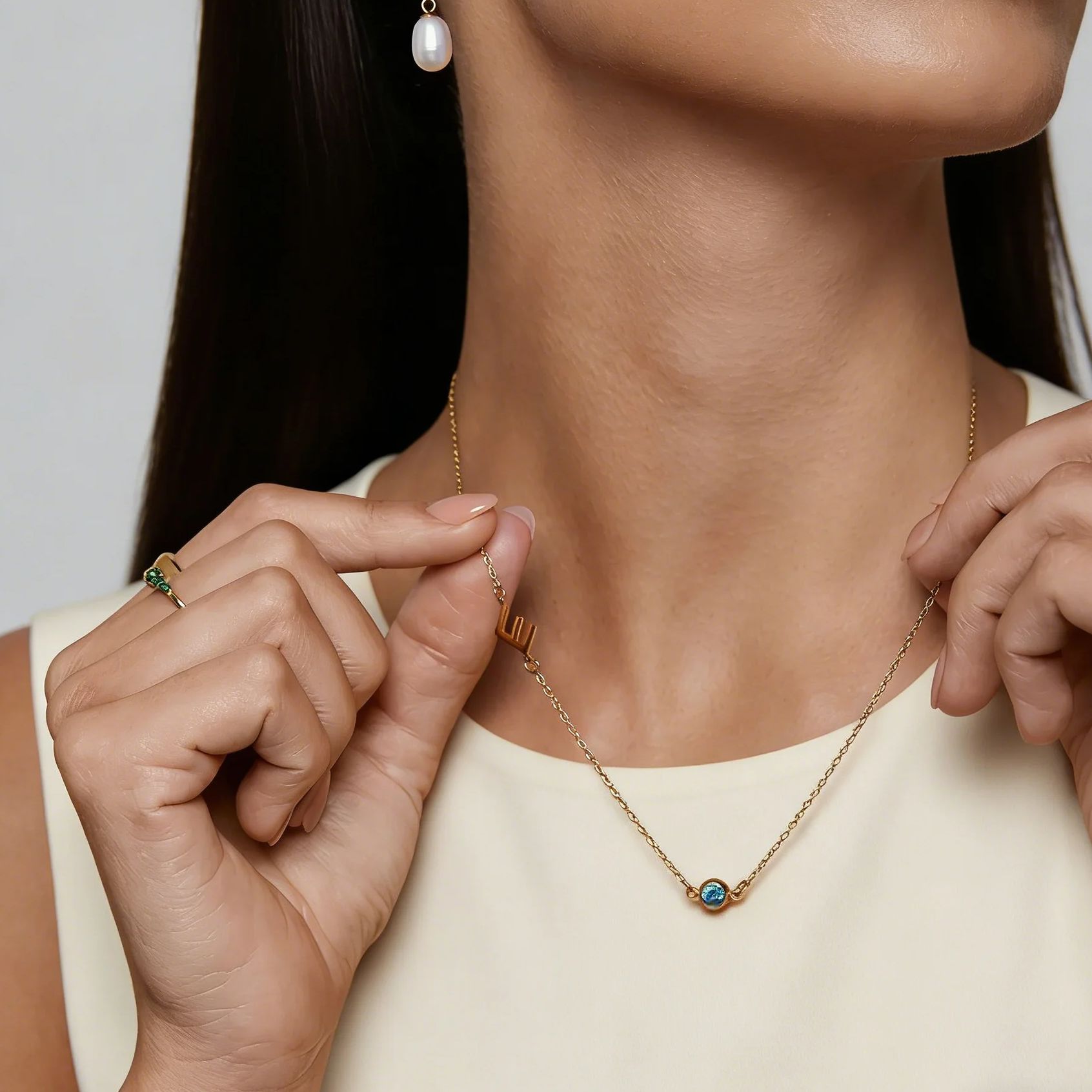 Side Set Initial Birthstone Ne - Initial Letter Necklace 18K Gold recension och pris