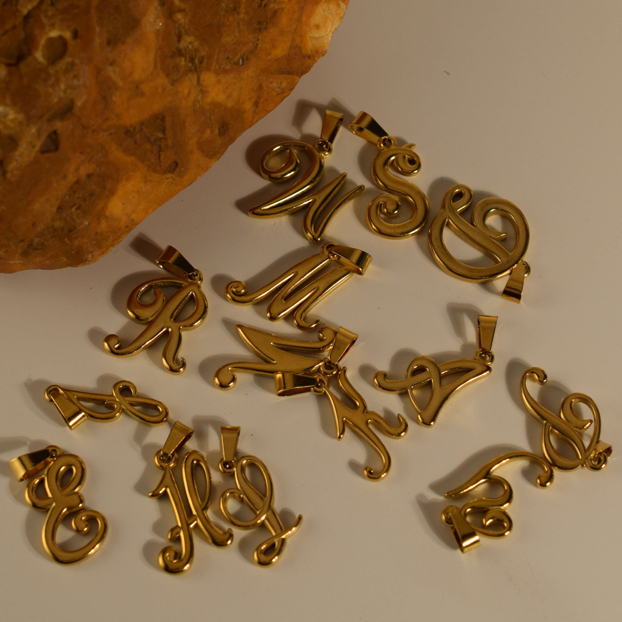 18k Gold Stainless Steel Vinta - Initial Letter Necklace 18K Gold recension och pris