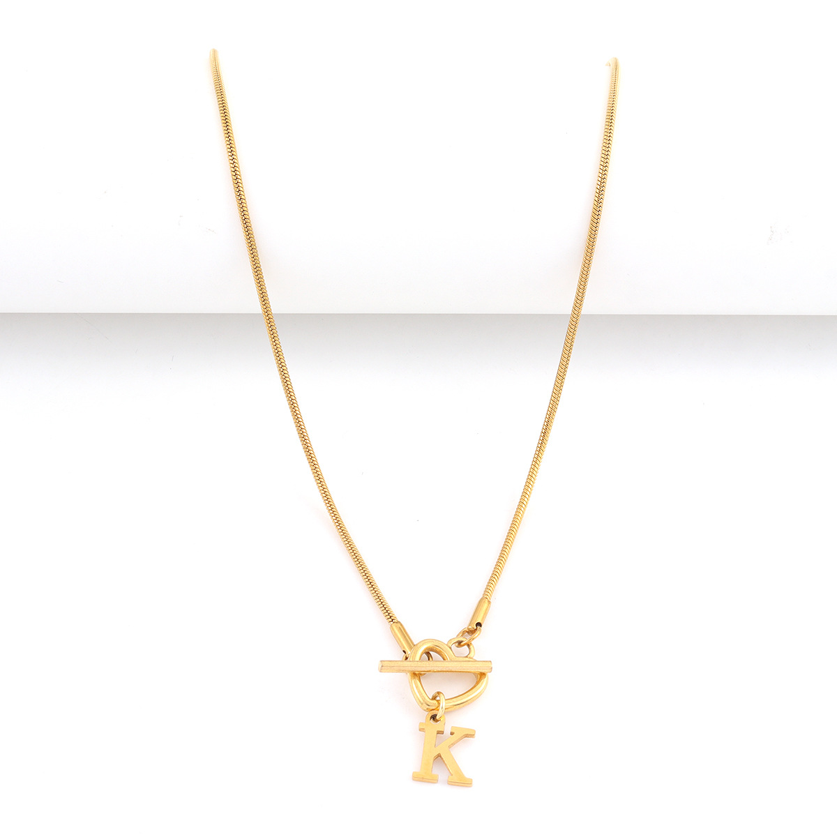 Fashion A-Z Initial Heart Pend - Initial Letter Necklace 18K Gold recension och pris