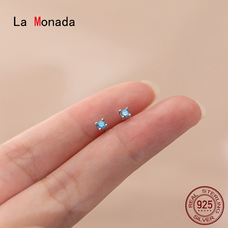 La Monada Tiny Stud Earrings 9 - Earrings recension och pris