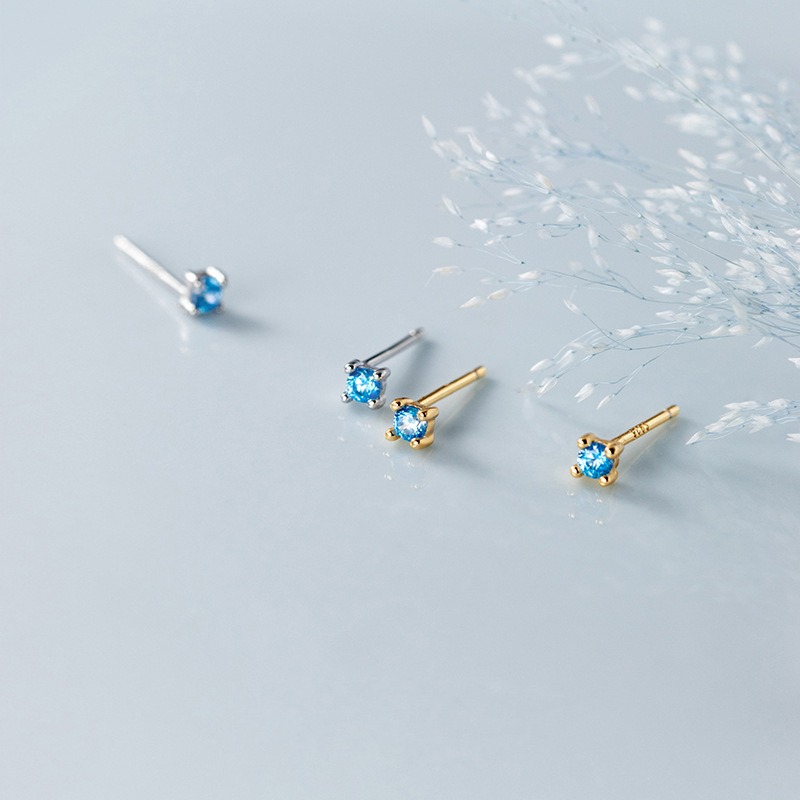 La Monada Tiny Stud Earrings 9 - Earrings recension och pris