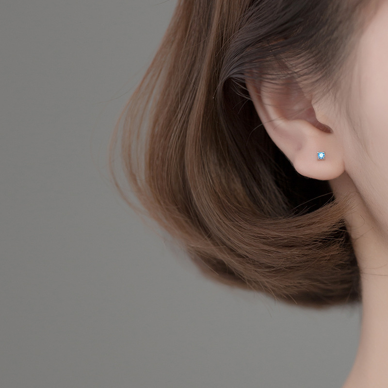La Monada Tiny Stud Earrings 9 - Earrings recension och pris